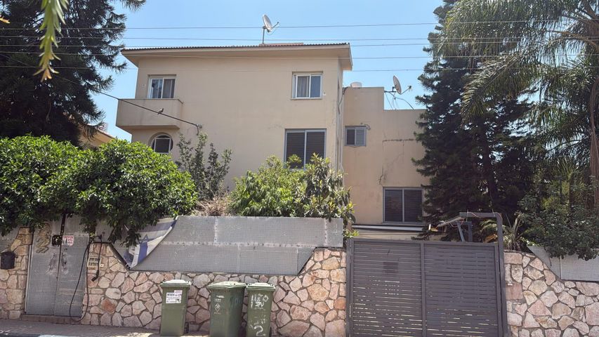 חנה סנש 2