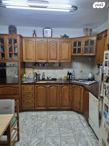 נווה יהושע, ערמונים