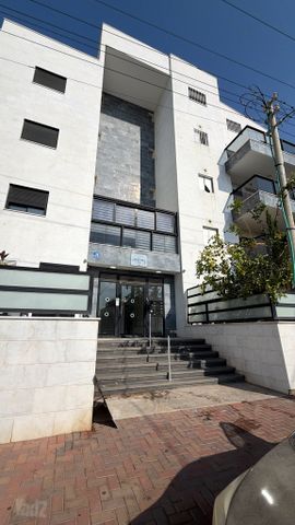 עמק חפר 21