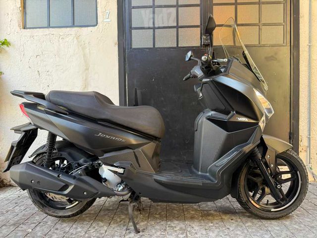 מודעת רכב סאן יאנג ג'וירייד 300 15
