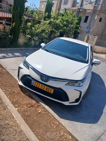 קורולה Sun היברידי אוט׳ 1.8 (132 כ״ס)