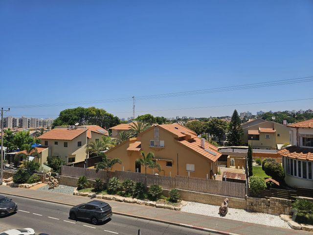 בית אל 17
