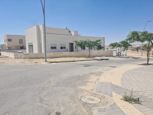 דינה 67