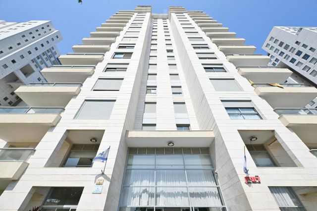 גג/ פנטהאוז, דגניה 8, ח-501, חולון