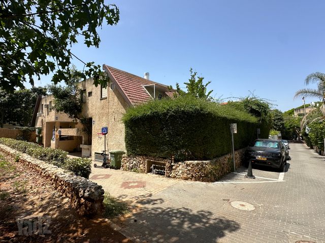 דרור 10