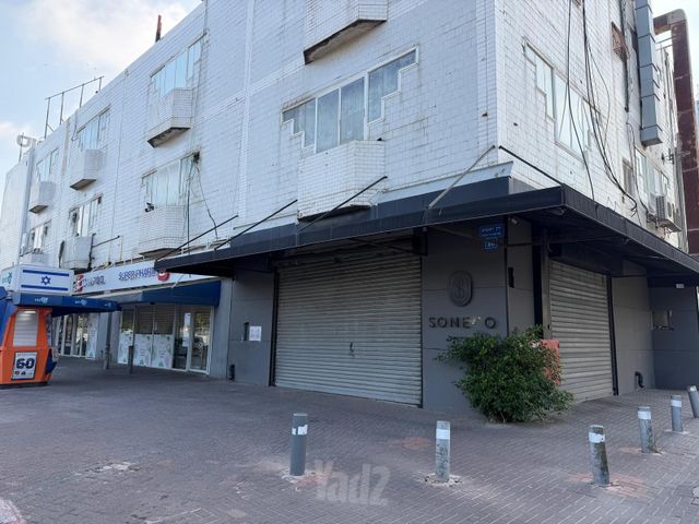 חנויות/ שטח מסחרי
