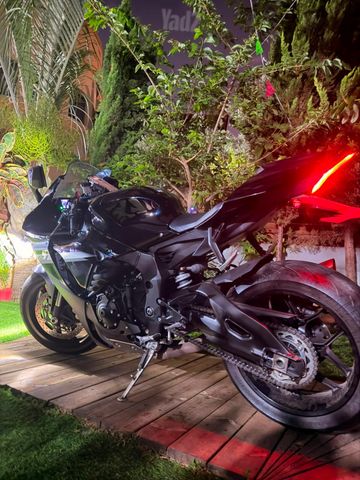 מודעת רכב ימאהה YZF-R1