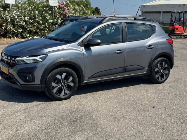 מודעת רכב דאצ'יה סנדרו Stepway