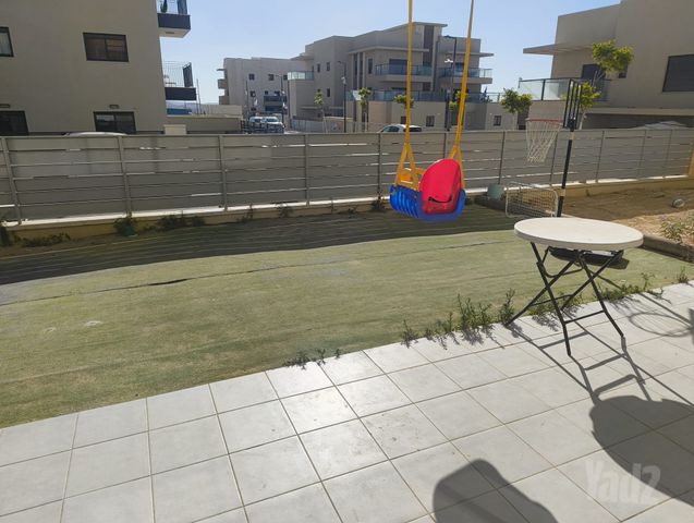 עין המערה 7