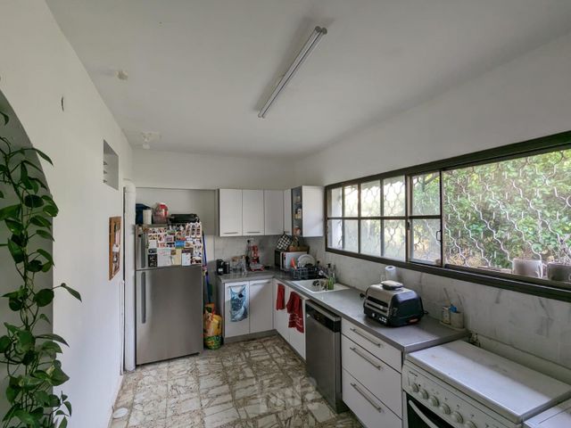 נתן קומוי 16