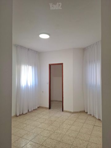 בן יהודה 12