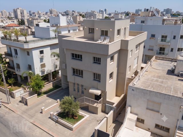 העצמון 11