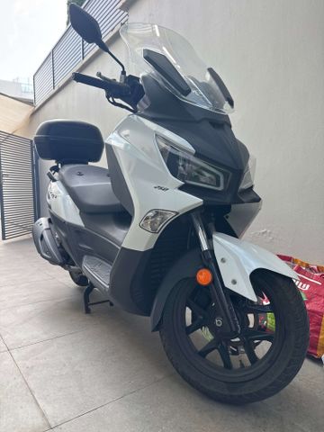 מודעת רכב סאן יאנג ג'וי-מקס Z-250