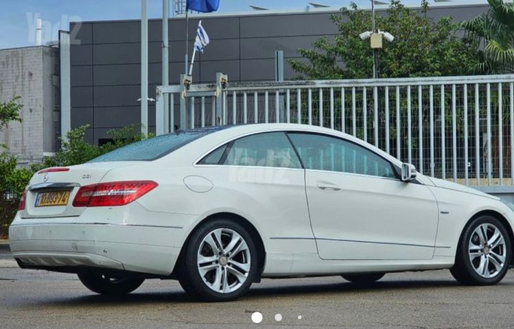 E-class Elegance E 250 אוט׳ בנזין קופה 4 מק 2 דל 1.8 (204 כ״ס)