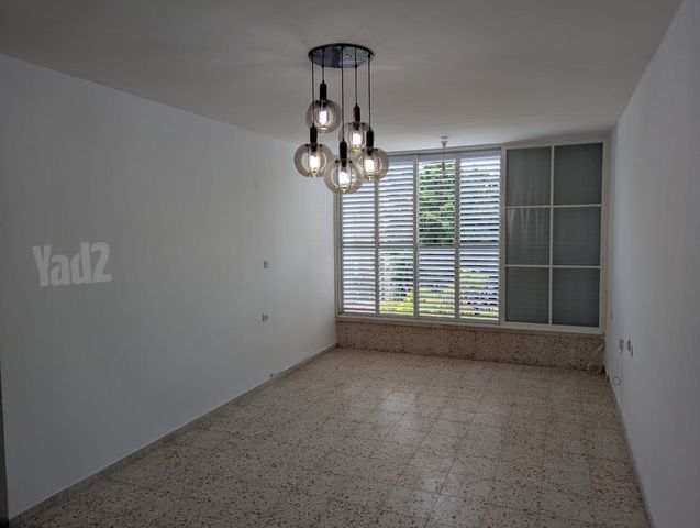 ירושלים 12