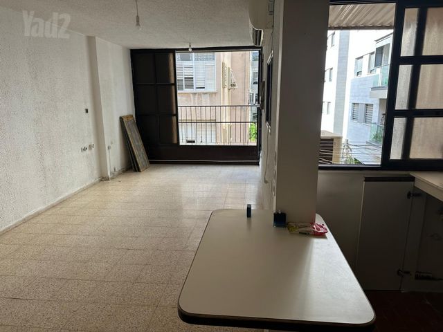 דירה, תפארת ישראל 9, נווה רם, שיכון מזרחי, רמת גן