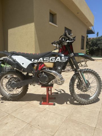 מודעת רכב גאס-גאס EC250