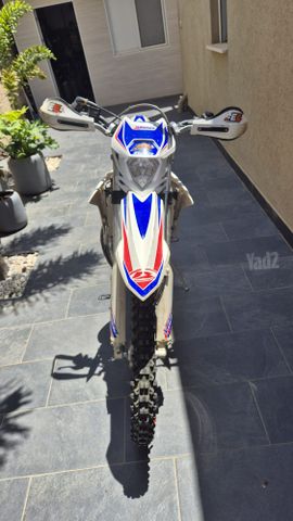 מודעת רכב בטא איקסטריינר 300