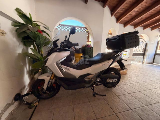 מודעת רכב סאן יאנג ADX400