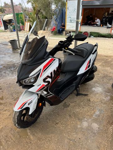 מודעת רכב סאן יאנג ג'וי-מקס Z-300