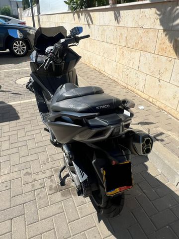 מודעת רכב קימקו AK 550