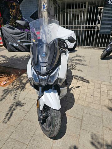 מודעת רכב סאן יאנג ג'וירייד 300 15