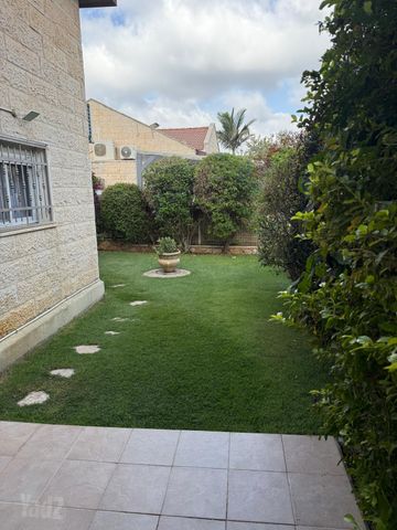 דו משפחתי למכירה בצור הדסה — 4
