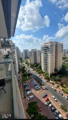 שדרות מקס ואמפרו שיין 8