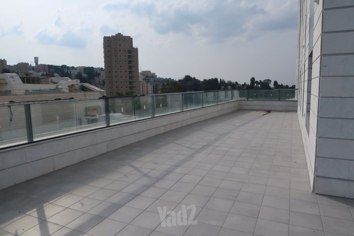 דירת גן להשכרה בירושלים — 4