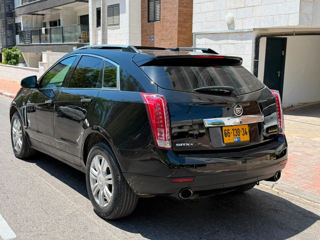 מודעת רכב קאדילק SRX