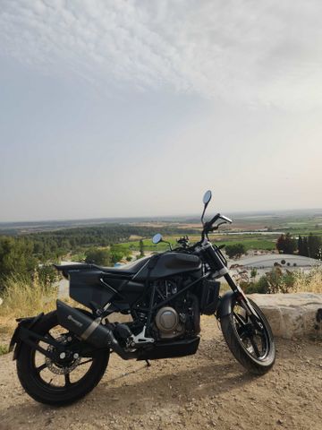 מודעת רכב הוסקוורנה SVARTPILEN 701