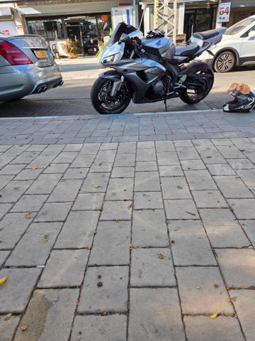 מודעת רכב הונדה CBR1000RR