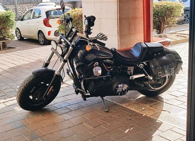מודעת רכב הרלי דיווידסון פאט בוב 1690