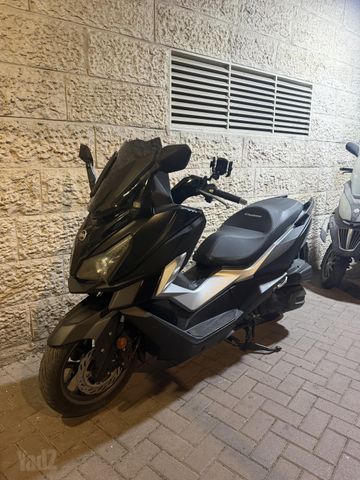 מודעת רכב סאן יאנג קרוזים 300