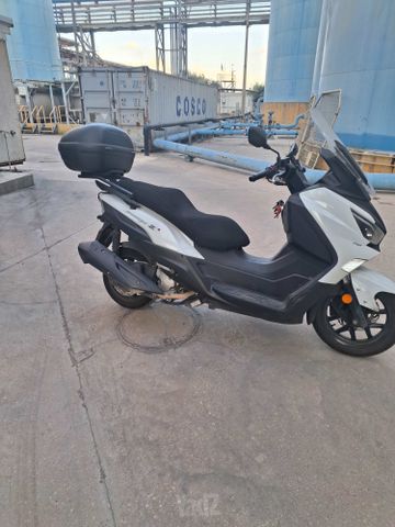 מודעת רכב סאן יאנג ג'וי-מקס 250