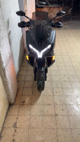 מודעת רכב סאן יאנג ADX 300