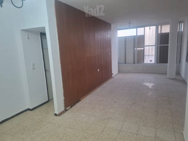 חומה ומגדל 35