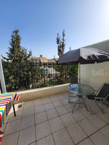 גני גד 8