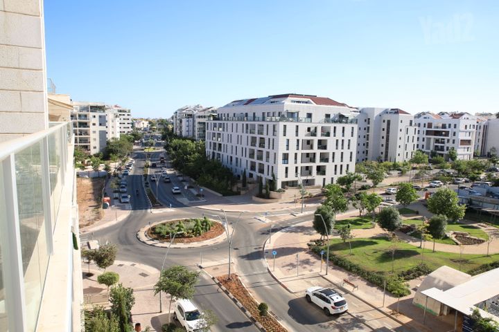 נעמי שמר 24