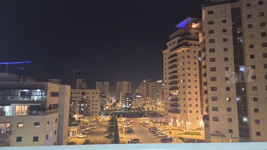 היוצרים 24
