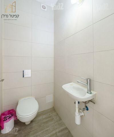 הצנחנים 22