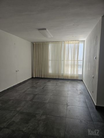 קרן היסוד 24