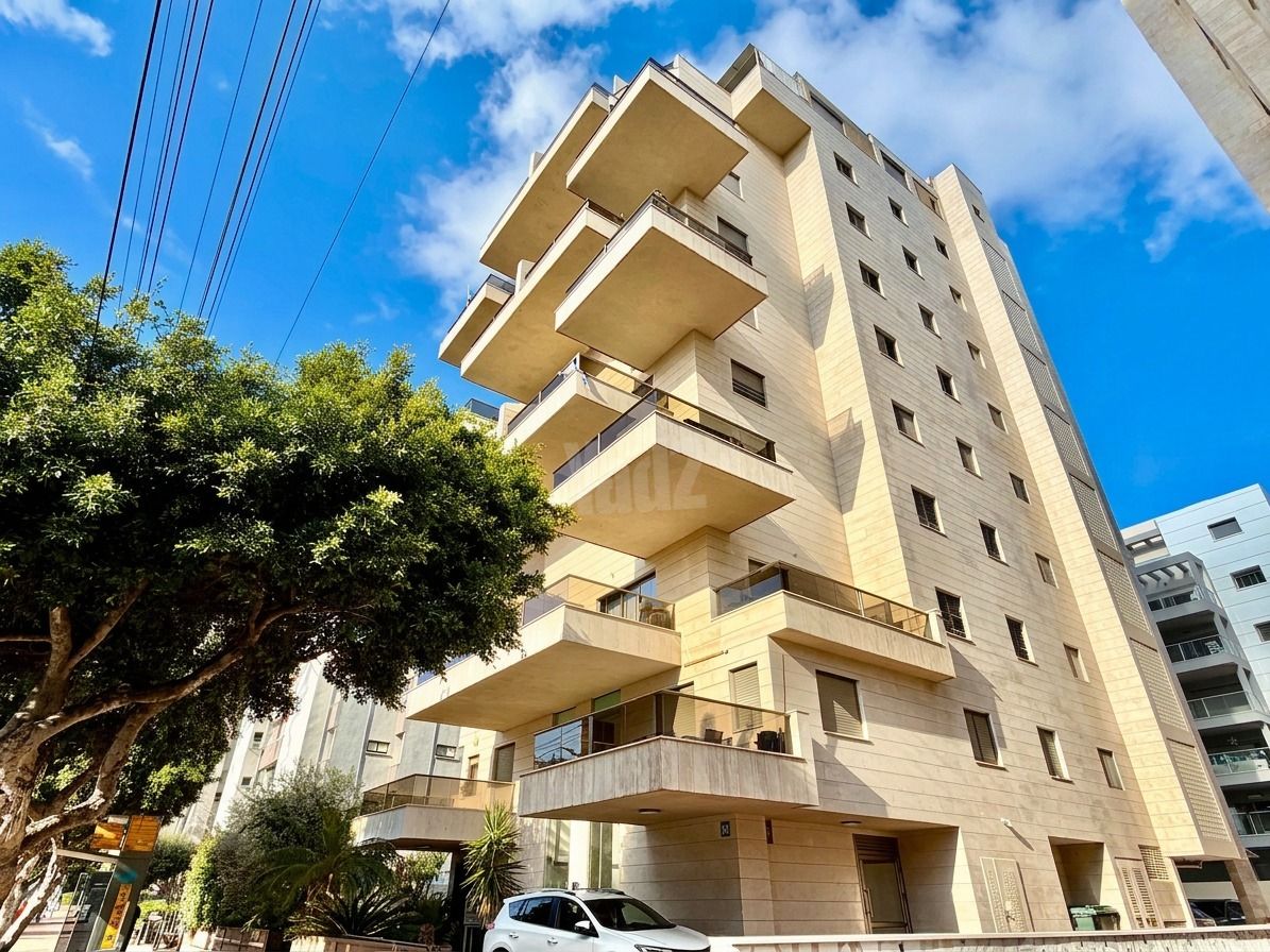 דירת גן, שדרות חיים וייצמן, צפון מזרח מרכז העיר, נתניה