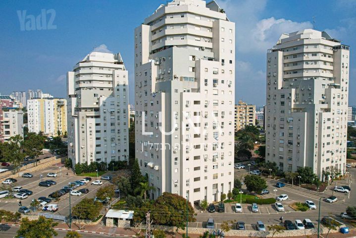 שדרות גולדה מאיר 21