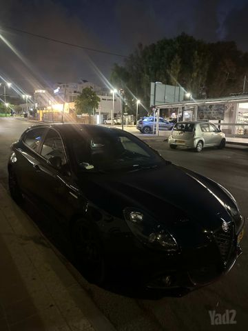 מודעת רכב אלפא רומיאו ג'ולייטה