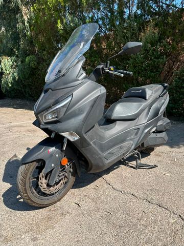 מודעת רכב סאן יאנג ג'וי-מקס Z-300