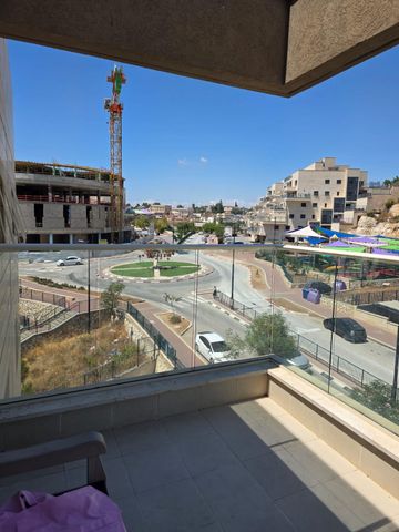 השקד 61