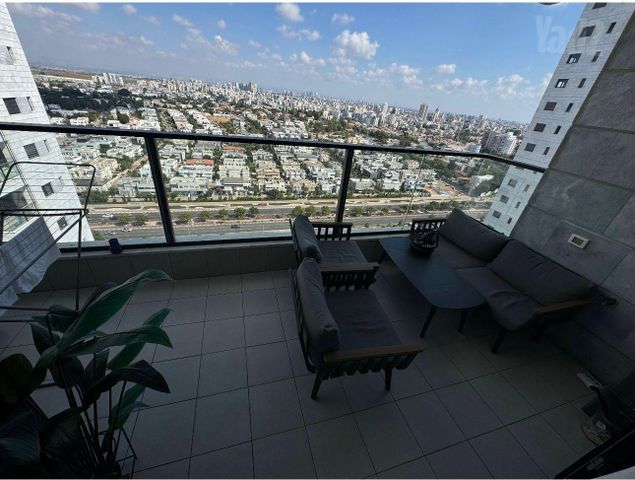 שולמית אלוני 7