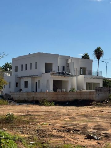 מגרשים, הכפר, קדימה צורן