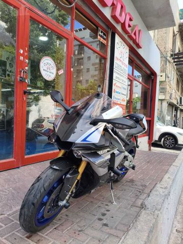מודעת רכב ימאהה YZF-R1